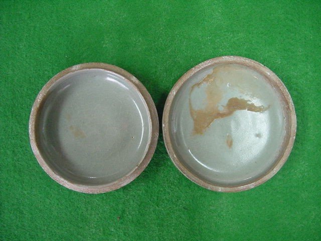 청자 흑백상감 국화문 음각 향합