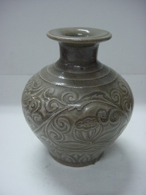 청자 양각화문 주병