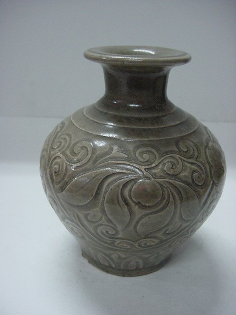 청자 양각화문 주병