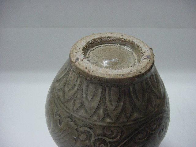 청자 양각화문 주병