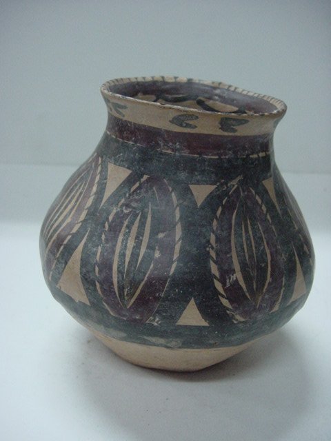 귀달린 채색적토기