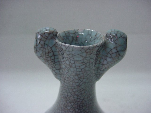 백자 귀달린 빙열문 소주병