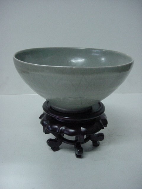 청자 음각 모란문 완