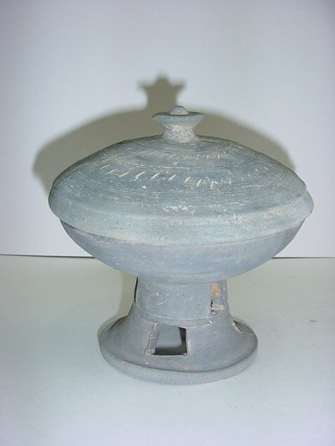 토기 굽다리접시와 뚜겅