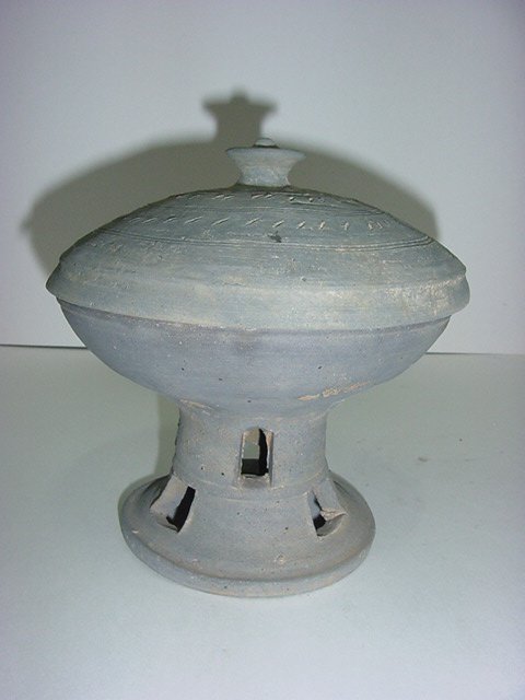 토기 굽다리접시와 뚜겅