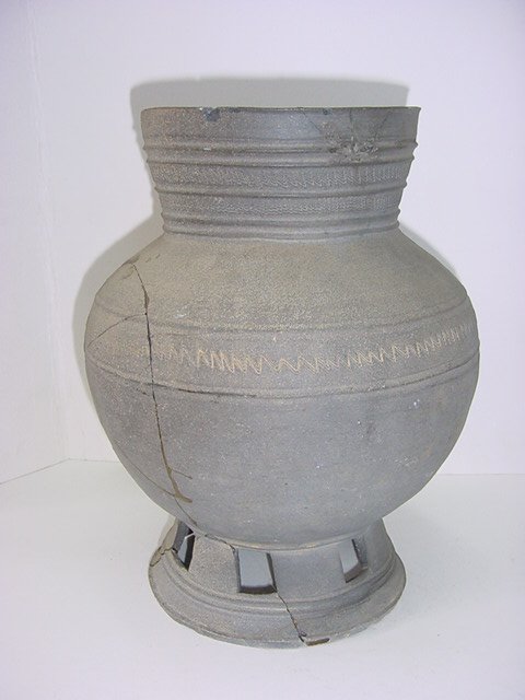 토기굽다리 물결인화문 장경호