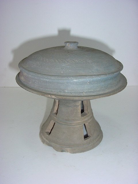 토기굽다리접시와 뚜겅