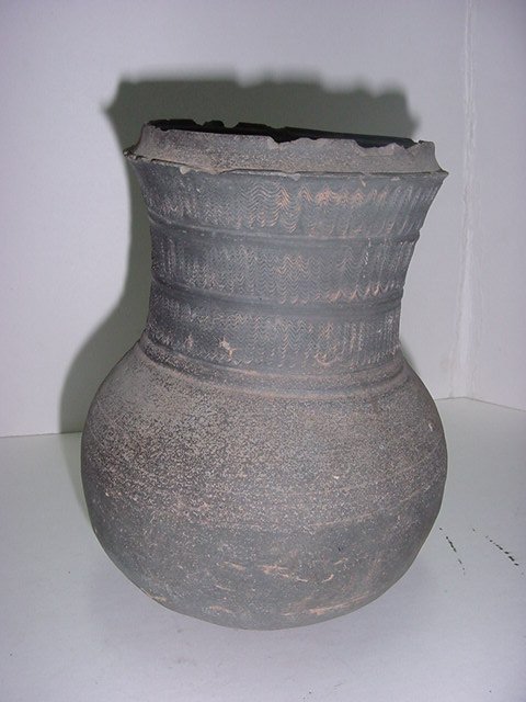 토기물결문 삼단장경호