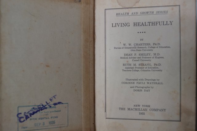 1935년 미국간행 LIVING HEALTHFULLY