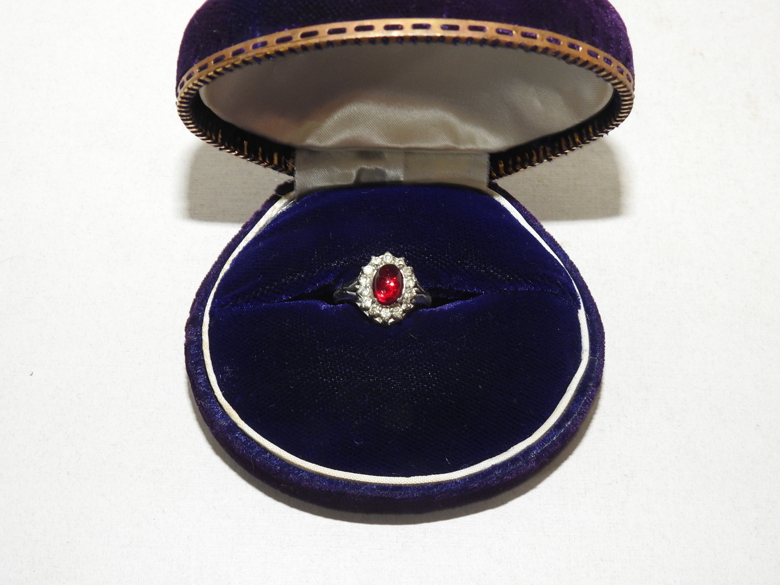 17-보석이 장식된 반지