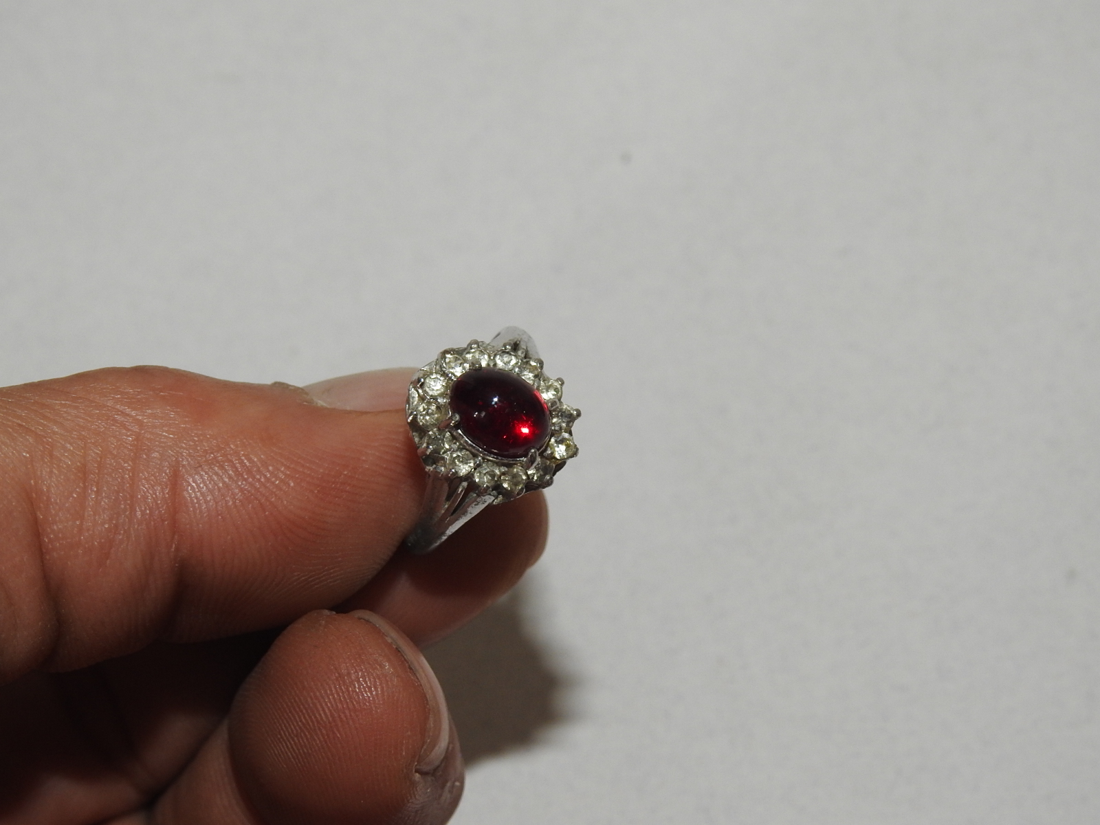 17-보석이 장식된 반지