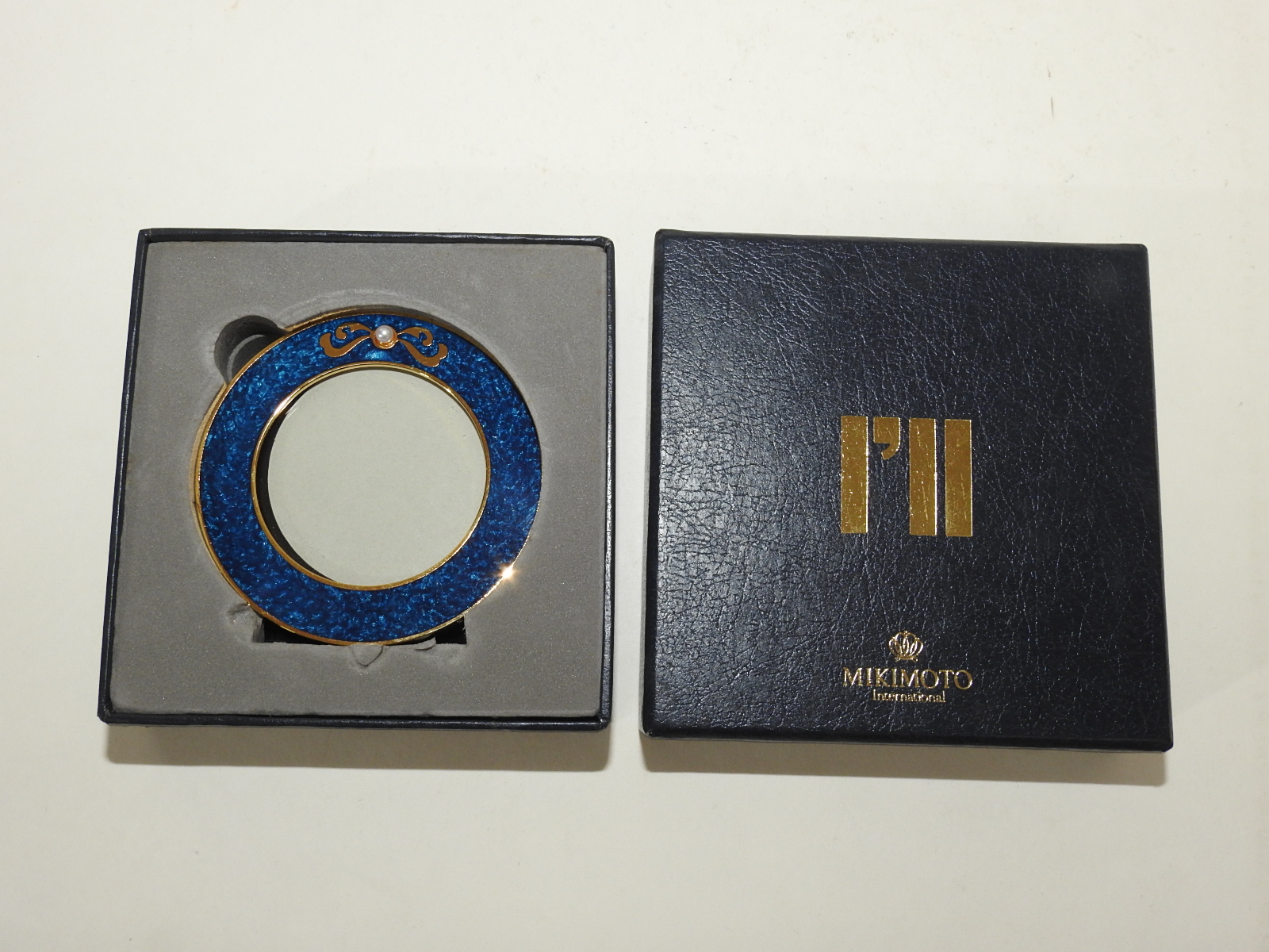 미키모토 청동에 진주가 장식된 액자