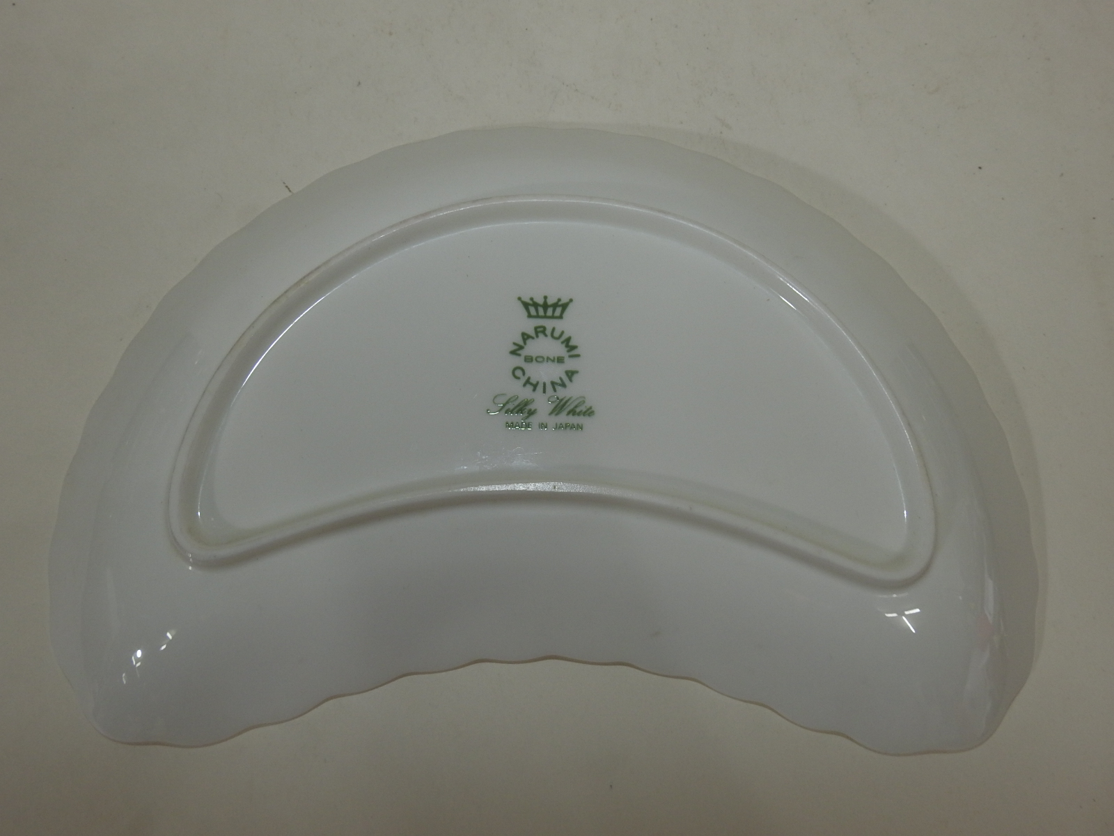 나루미 본챠이나 양각화문 완