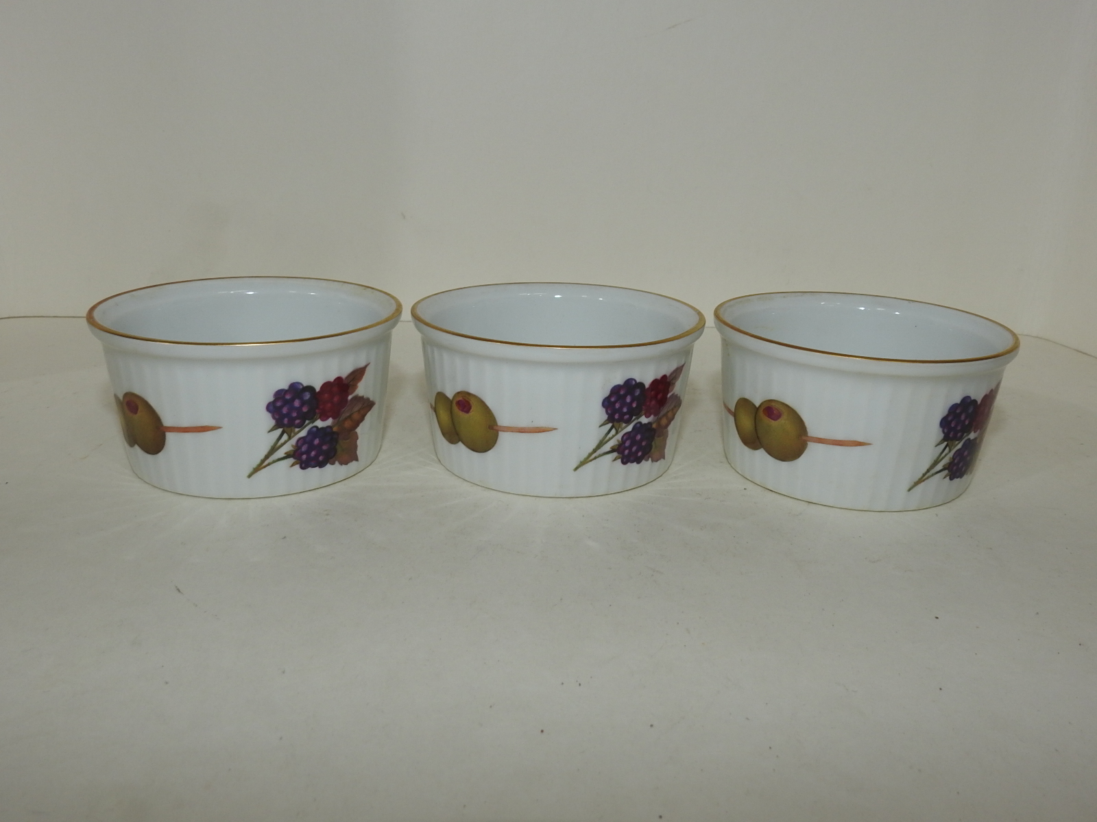 영국산 로얄우스터 백자화문금채 완 3점셋트