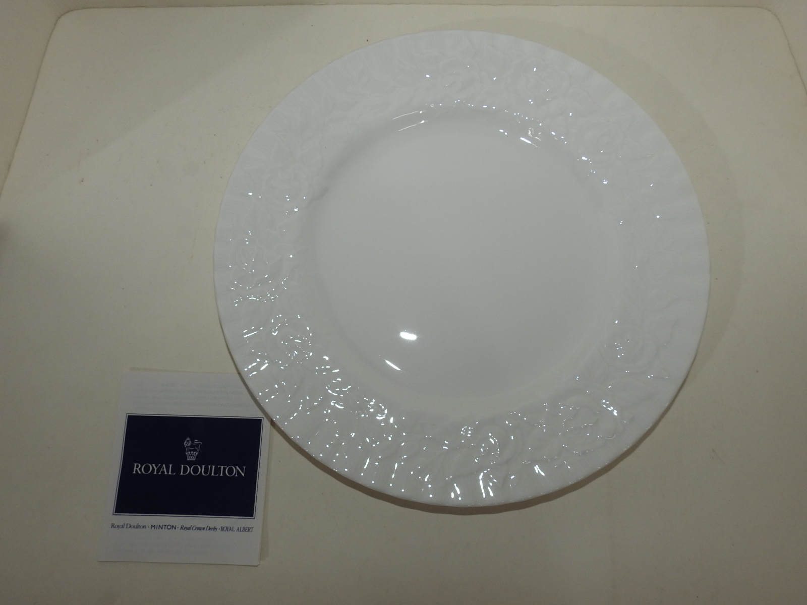 영국산 로얄덜튼 본챠이나양각화문 대완