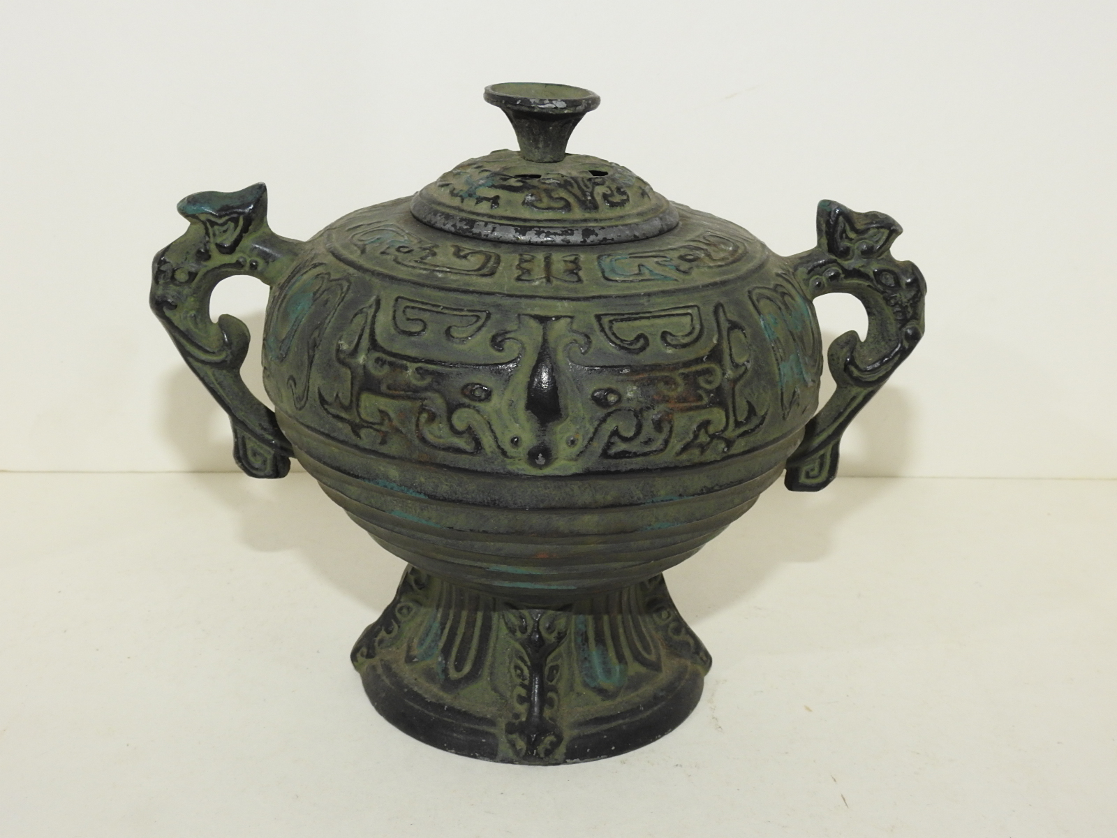 금속합금재질로된 추상문 이귀향로