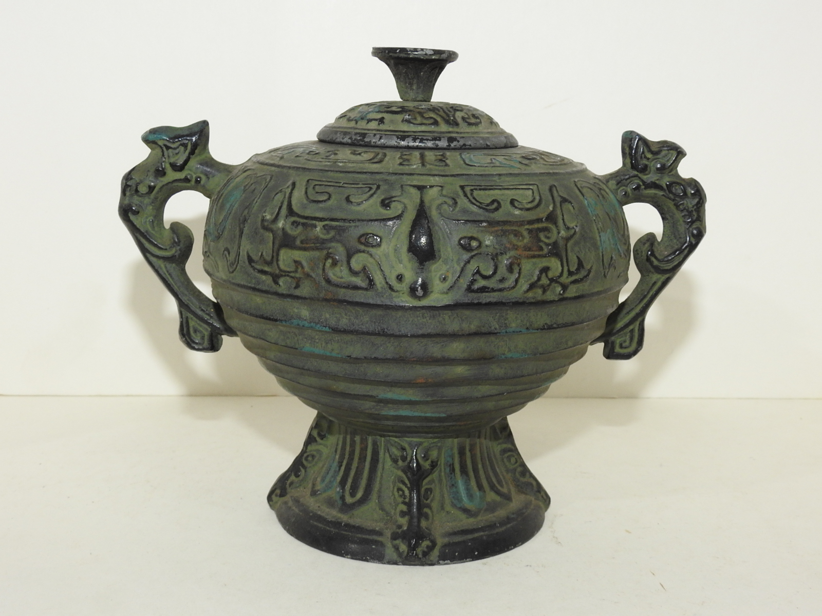 금속합금재질로된 추상문 이귀향로