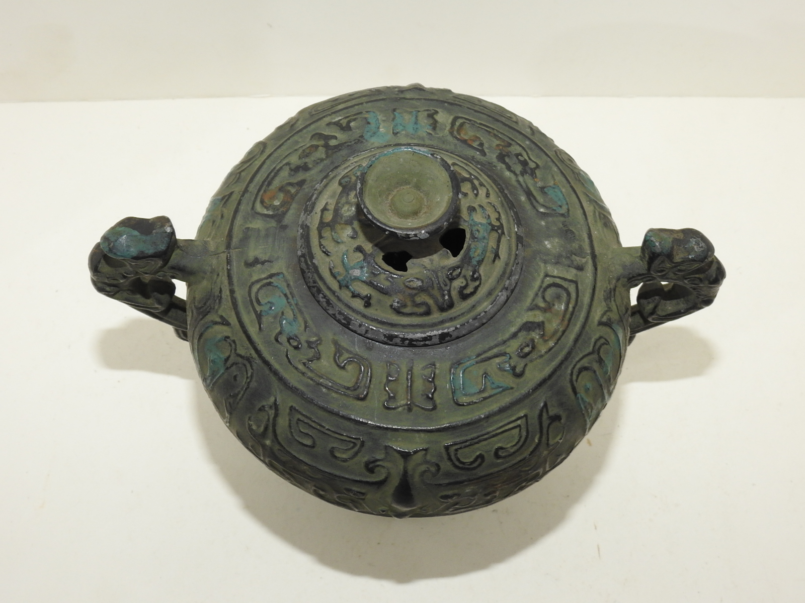 금속합금재질로된 추상문 이귀향로