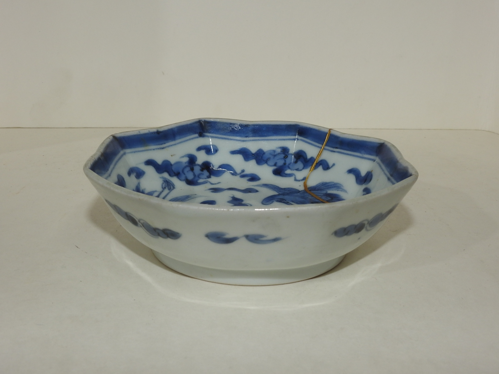 100년이상된 양촌이마리 청화백자 학문 팔각완