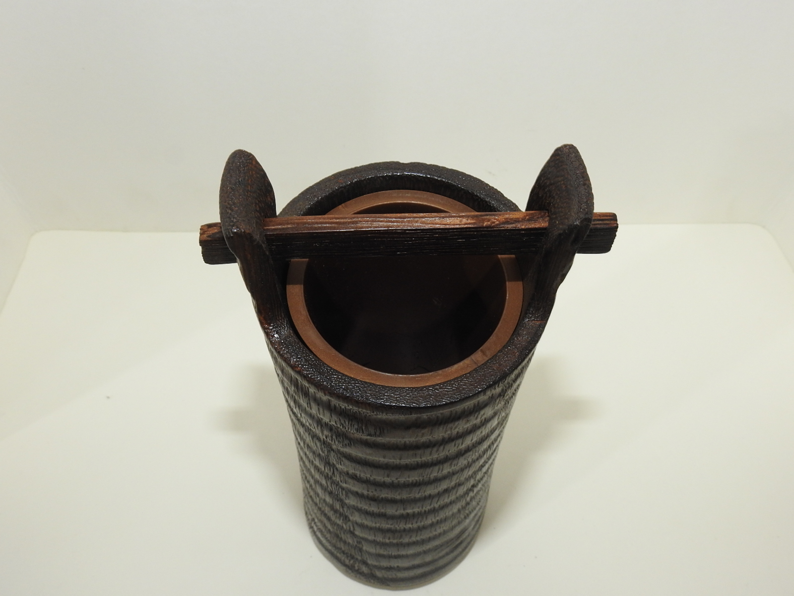 오동나무로된 화병