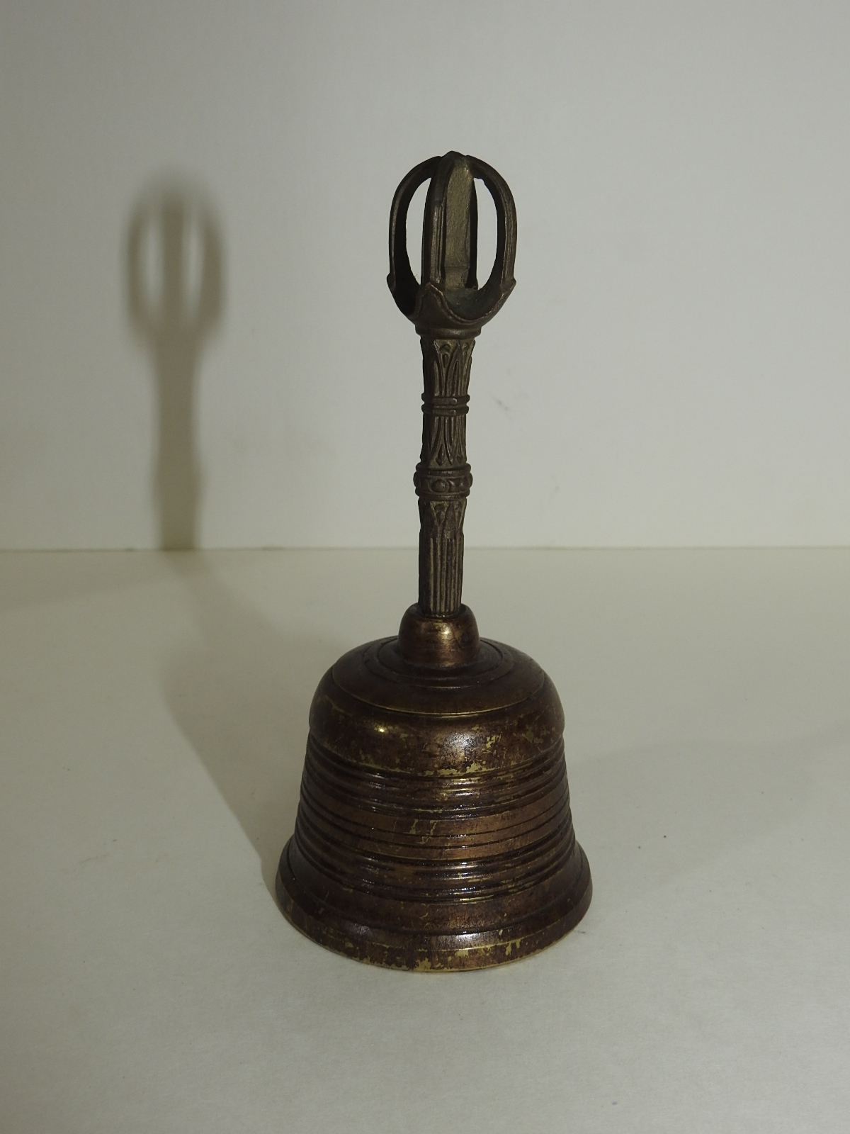 묵직한 청동으로된 손잡이 종