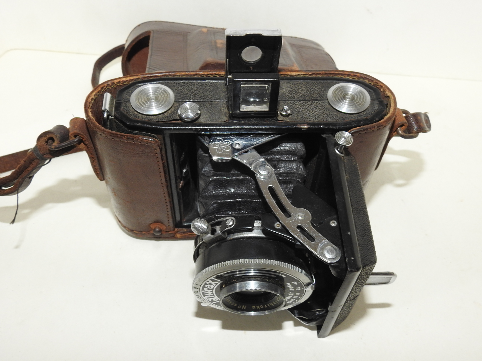 세미페럴 자바라 카메라