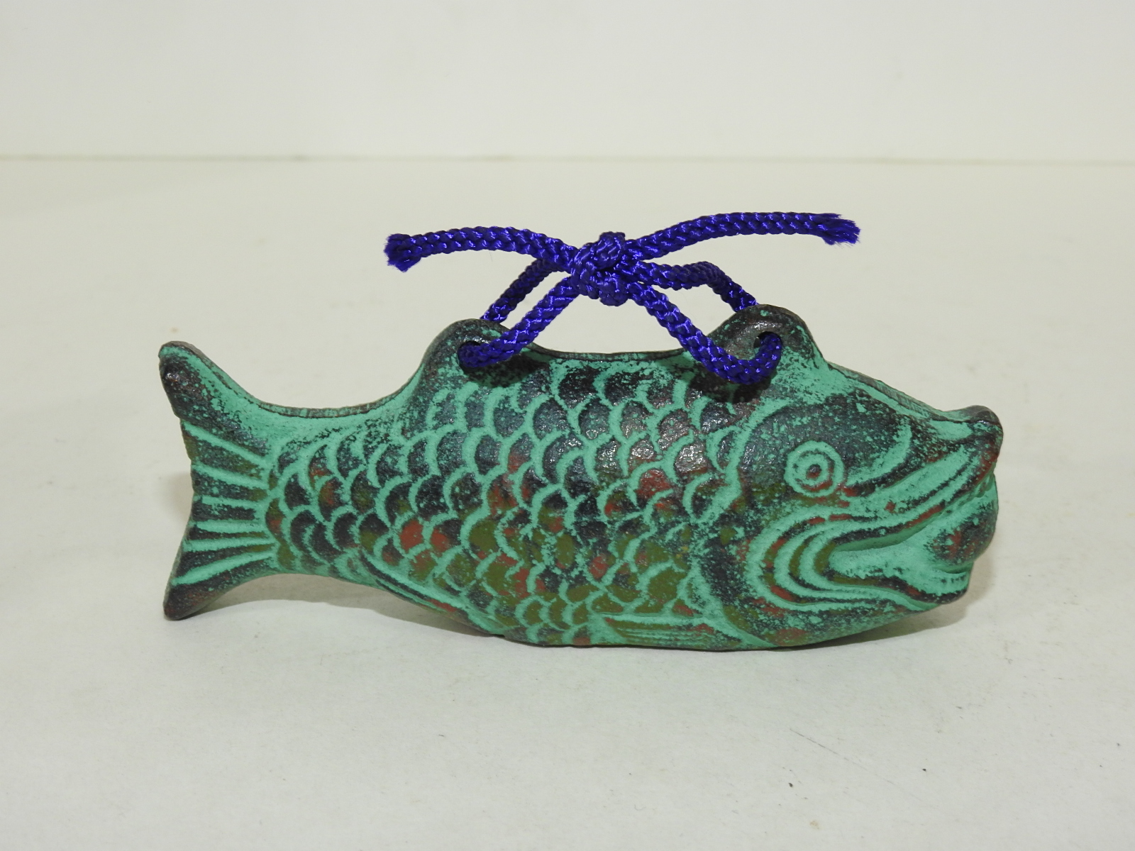 묵직한 무쇠통으로된 물고기형 문진