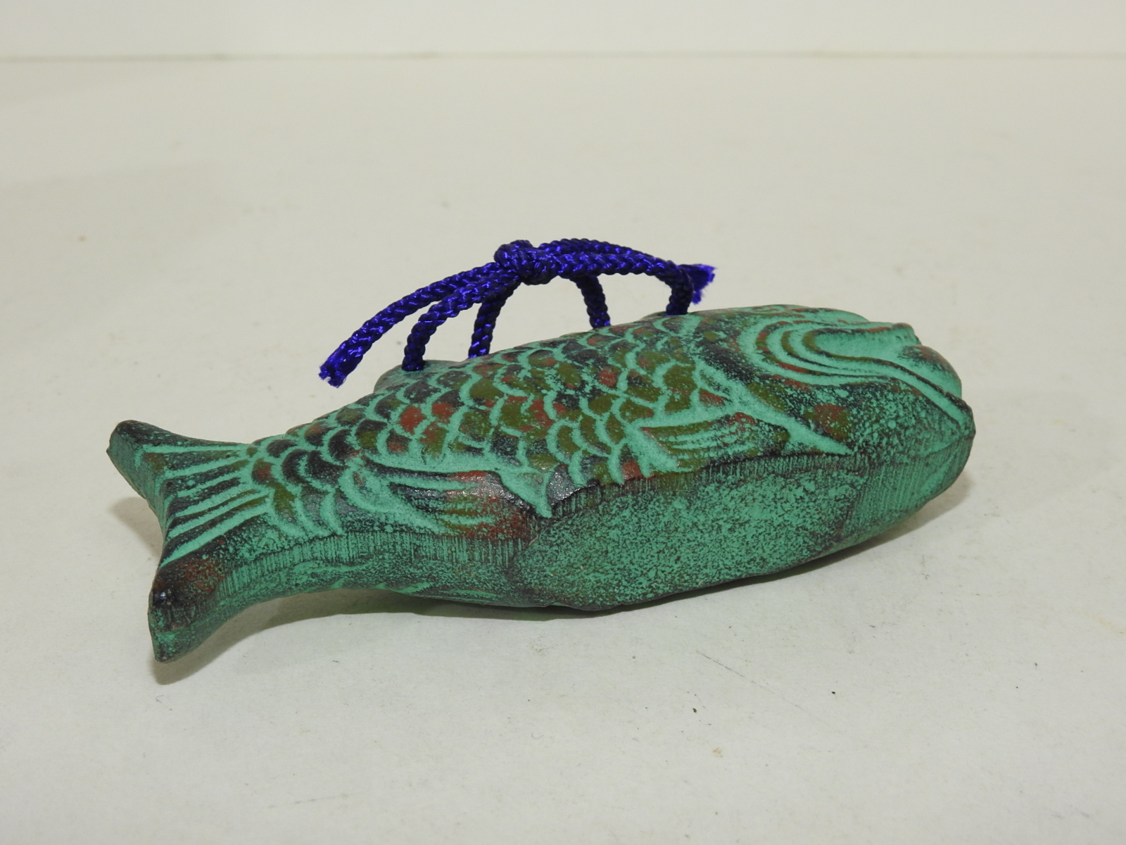 묵직한 무쇠통으로된 물고기형 문진