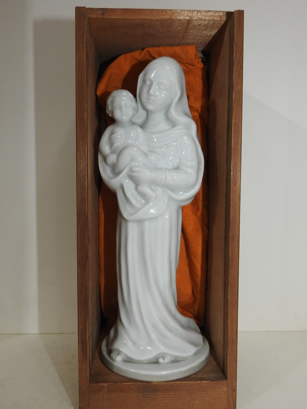 백자 성마리아 조각상