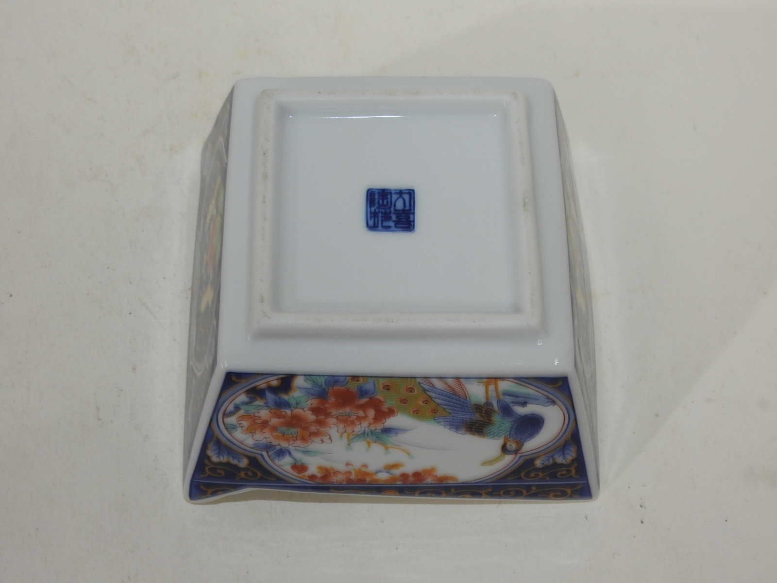 이마리 청화백자진사금채화문 사각완