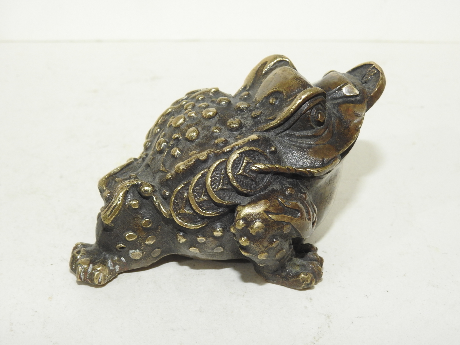 청동으로된 대명선덕명 두꺼비 조각상