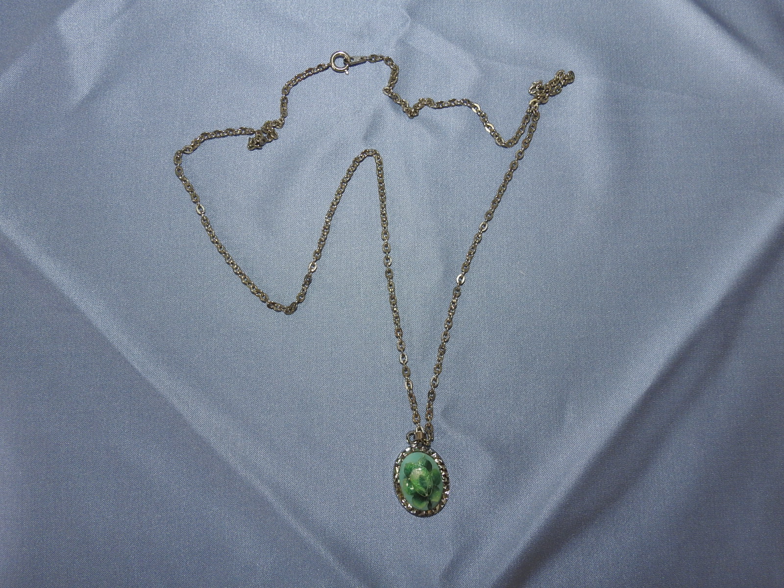 칠보화문장식이 된 목걸이