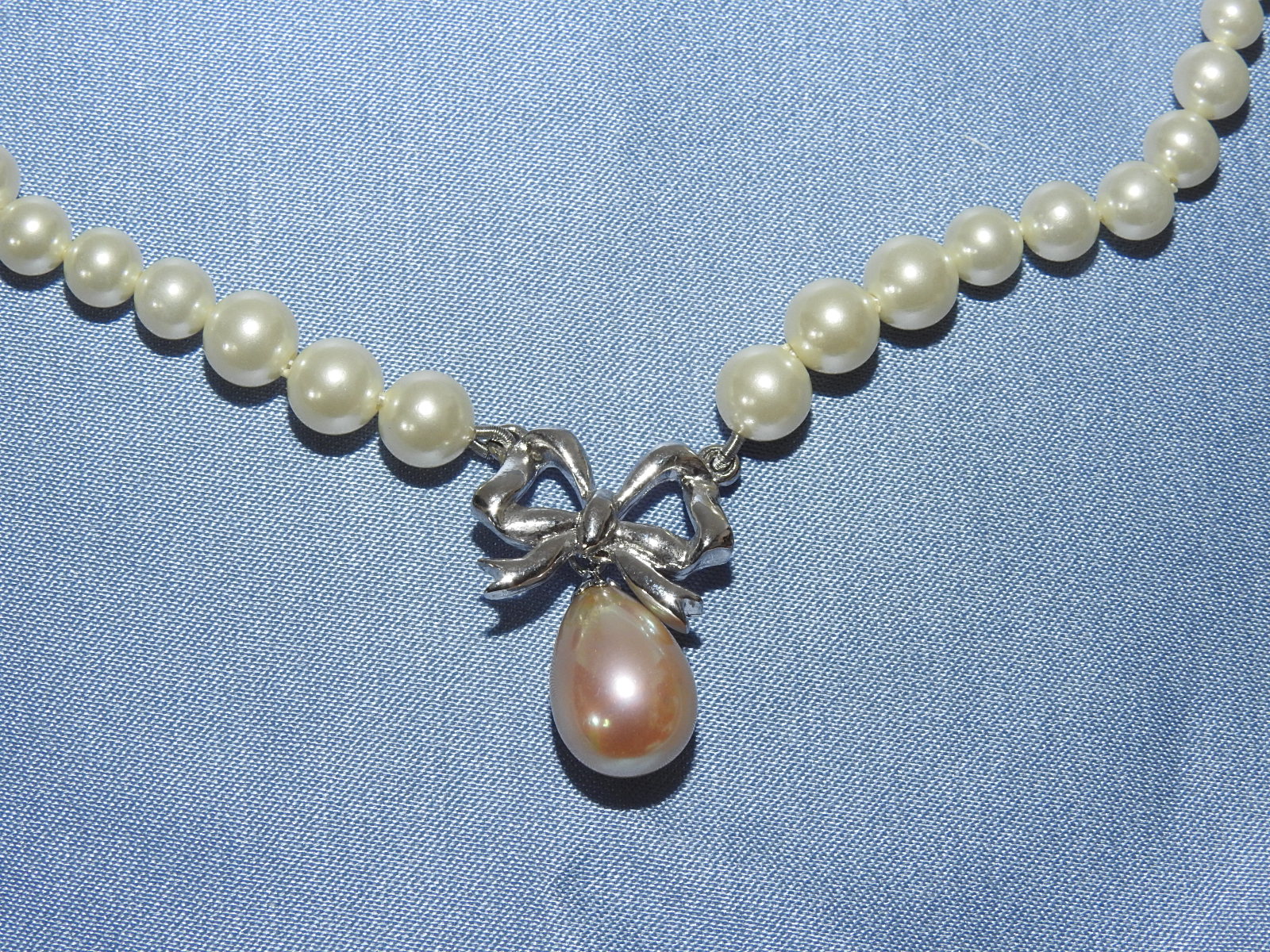 진주모양 목걸이