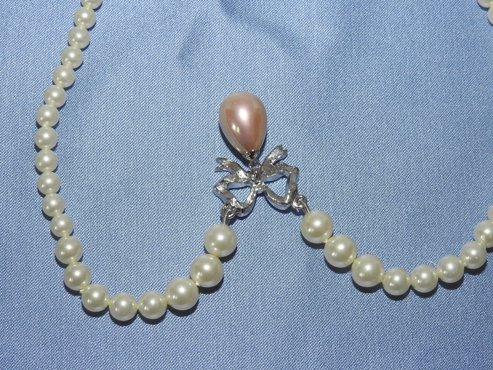 진주모양 목걸이