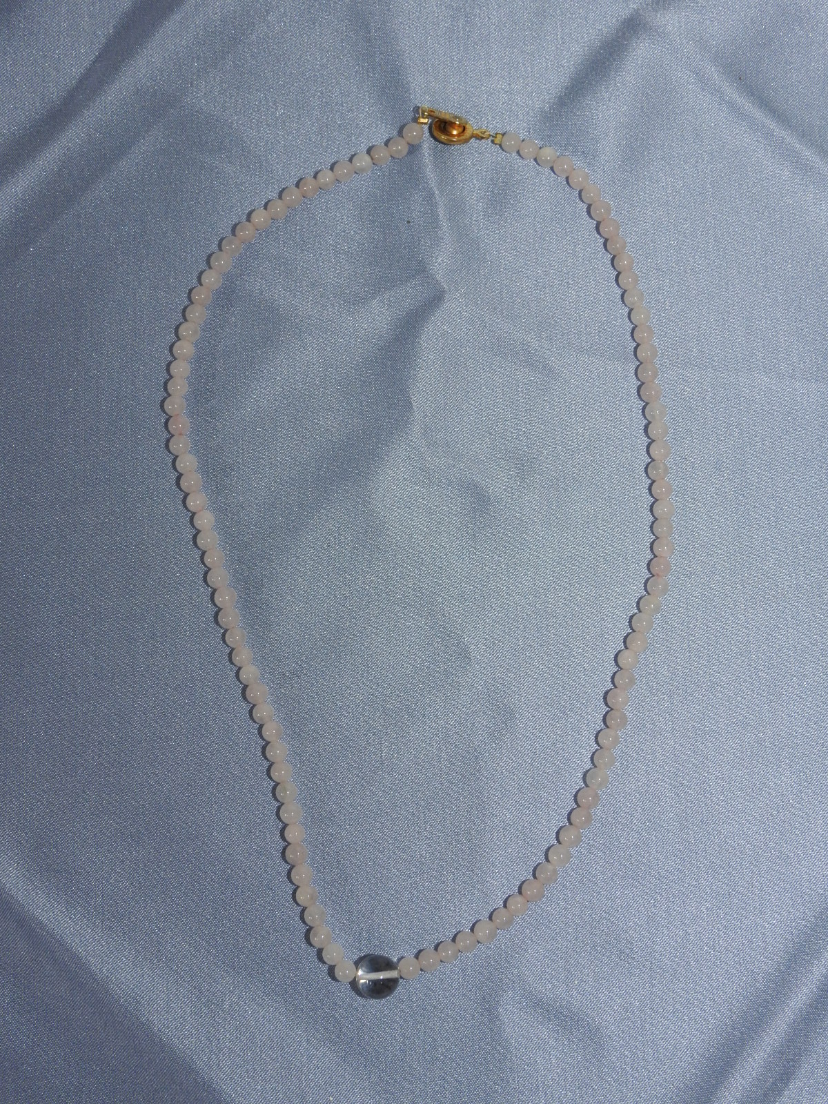 옥돌과 수정으로된 목걸이