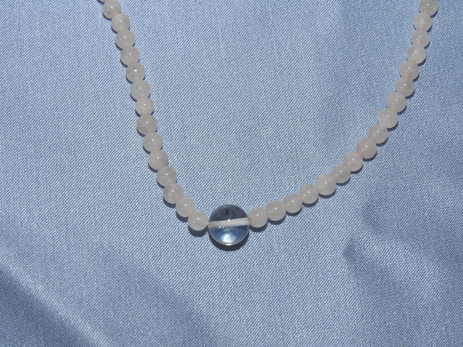 옥돌과 수정으로된 목걸이