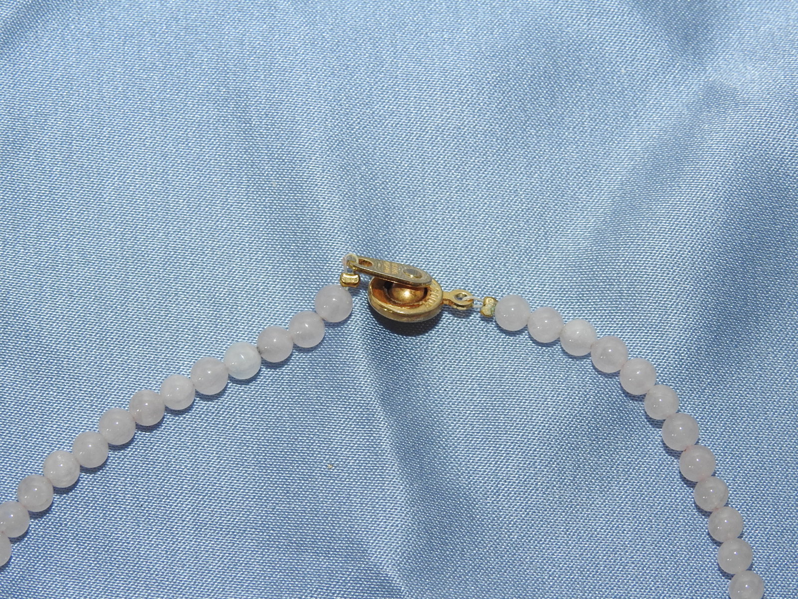 옥돌과 수정으로된 목걸이