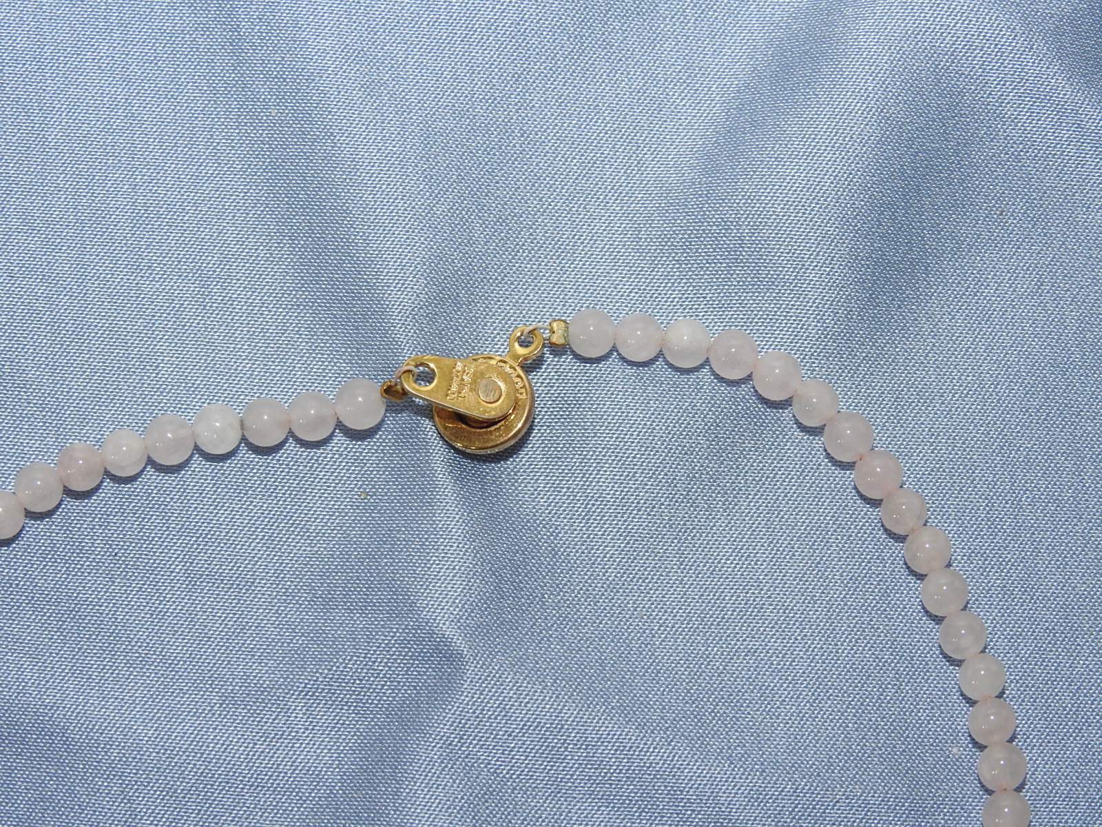 옥돌과 수정으로된 목걸이