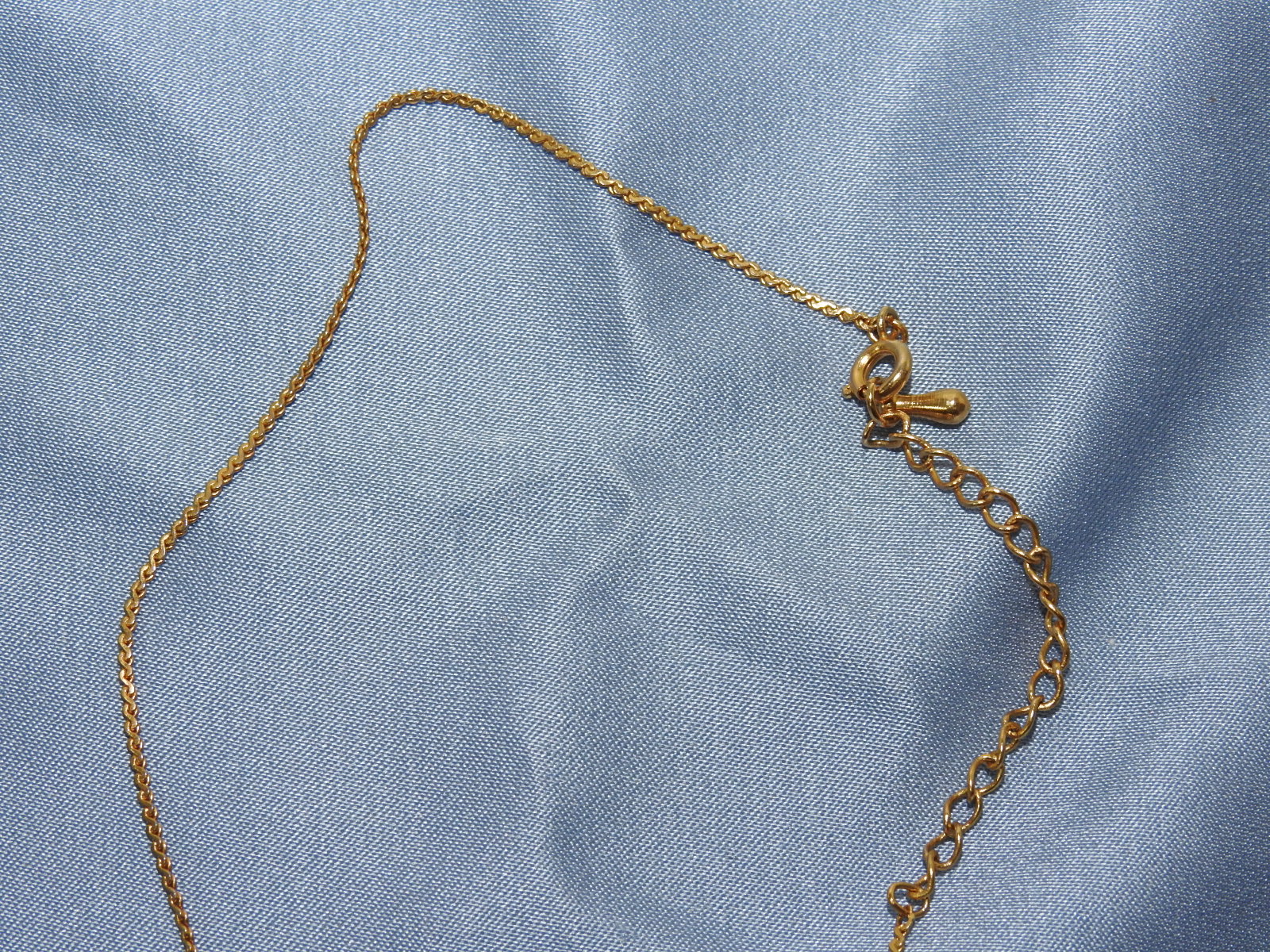 칠보장식된 목걸이 와 귀걸이 셋트