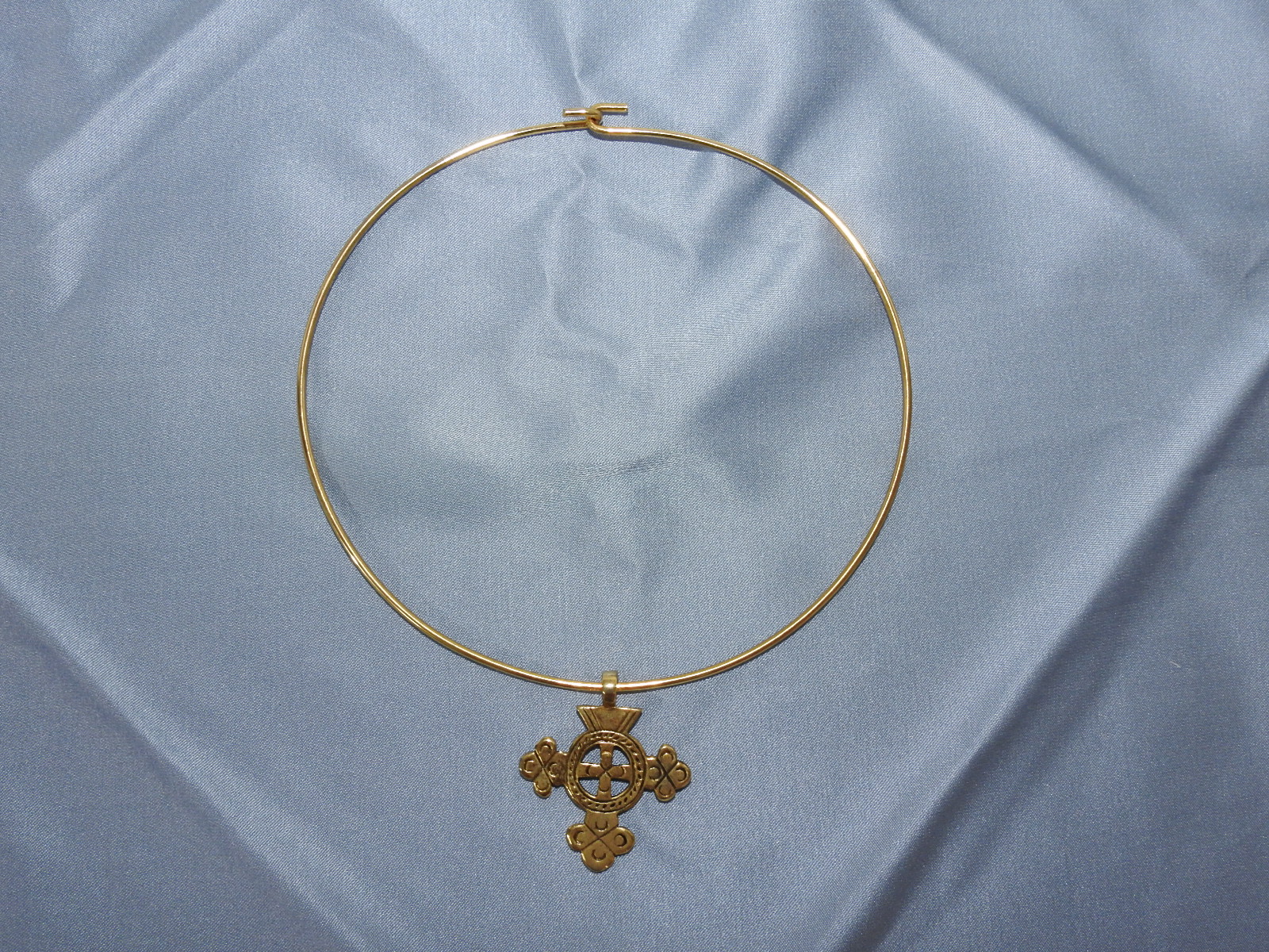 청동재질로된 목걸이