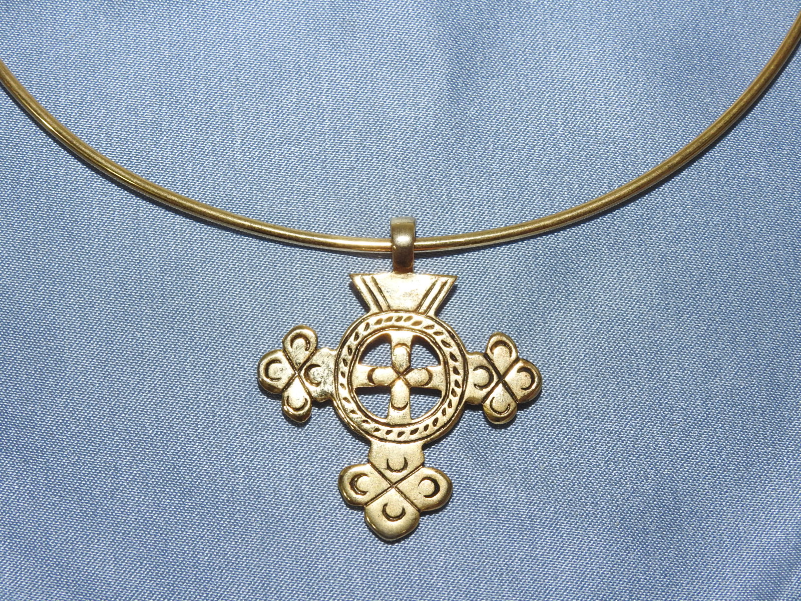 청동재질로된 목걸이