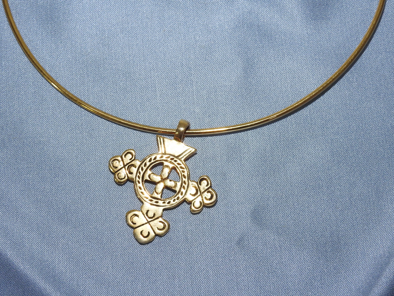 청동재질로된 목걸이