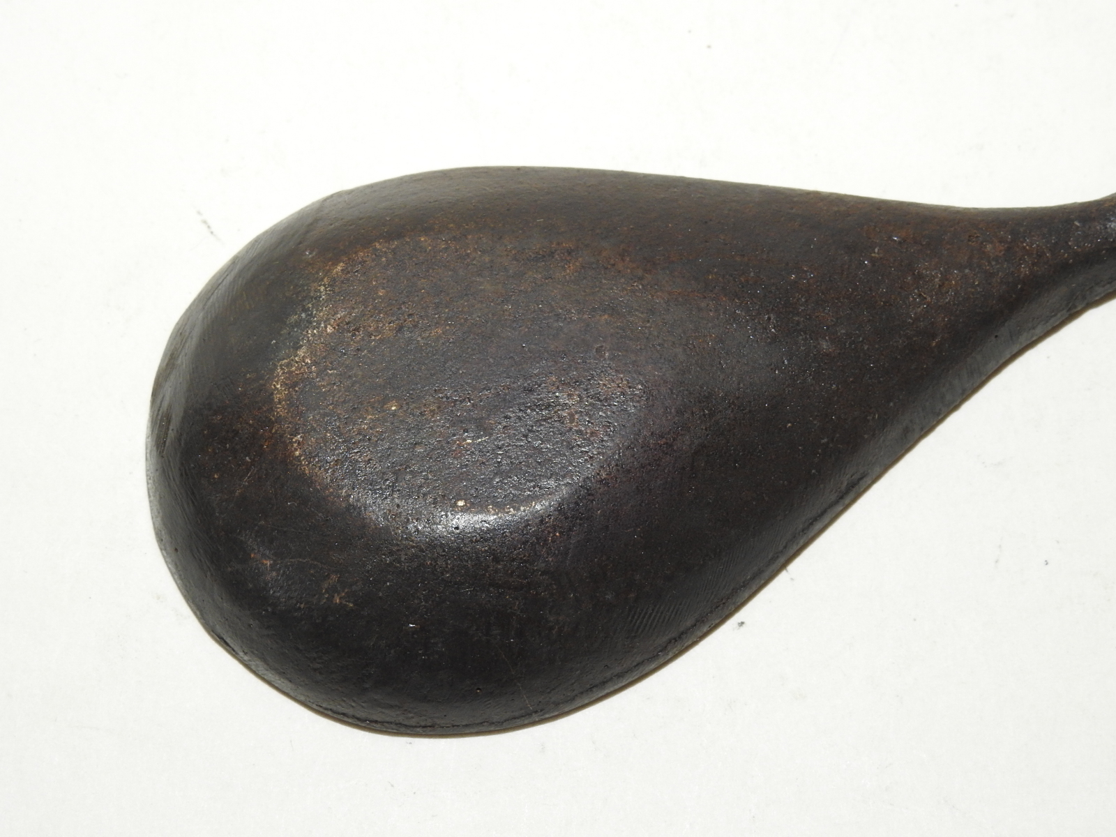 연대가좋은 청동통으로된 악기모양 조각상