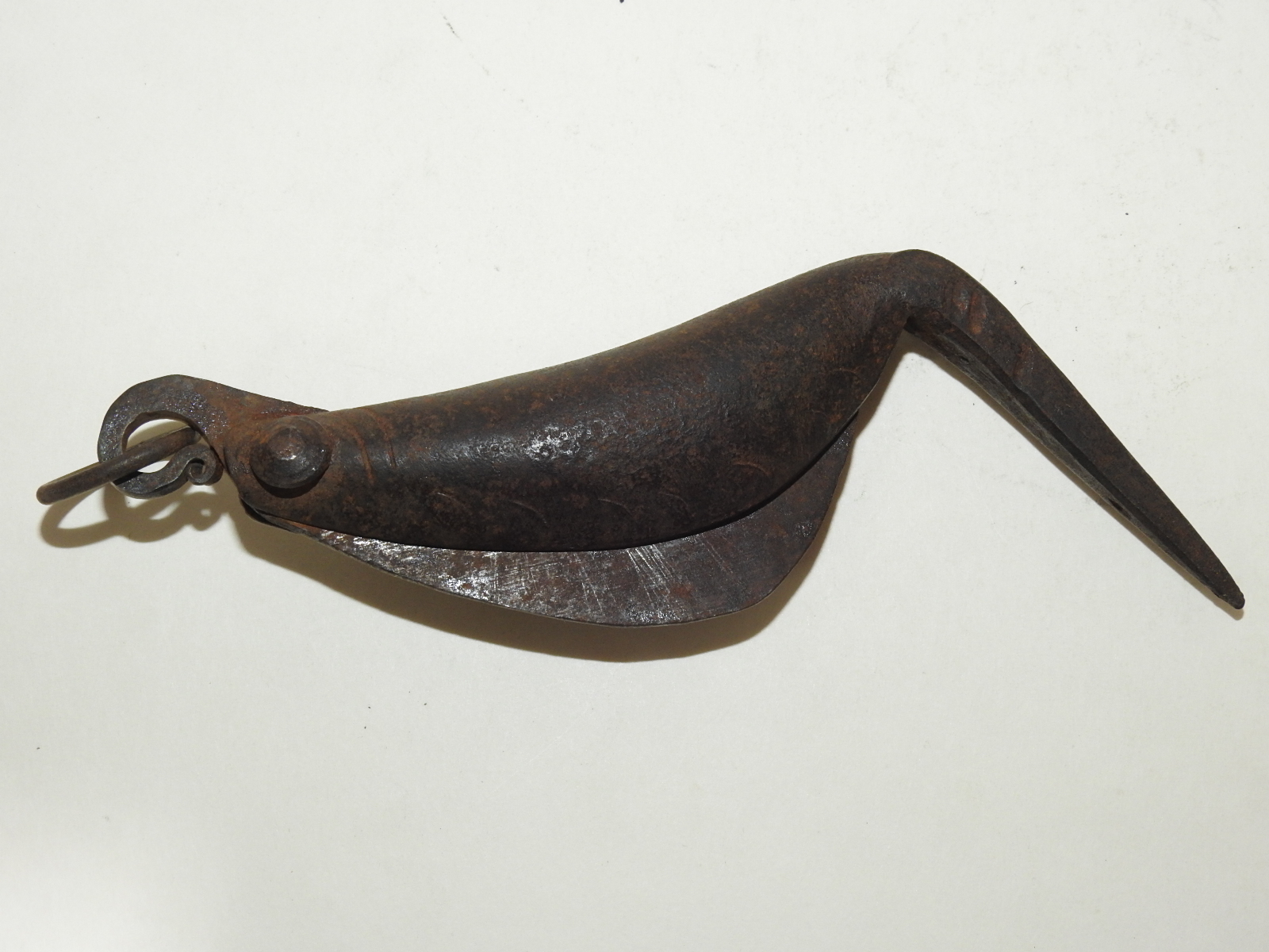 연대가좋은 무쇠로된 특이한 모양의 칼