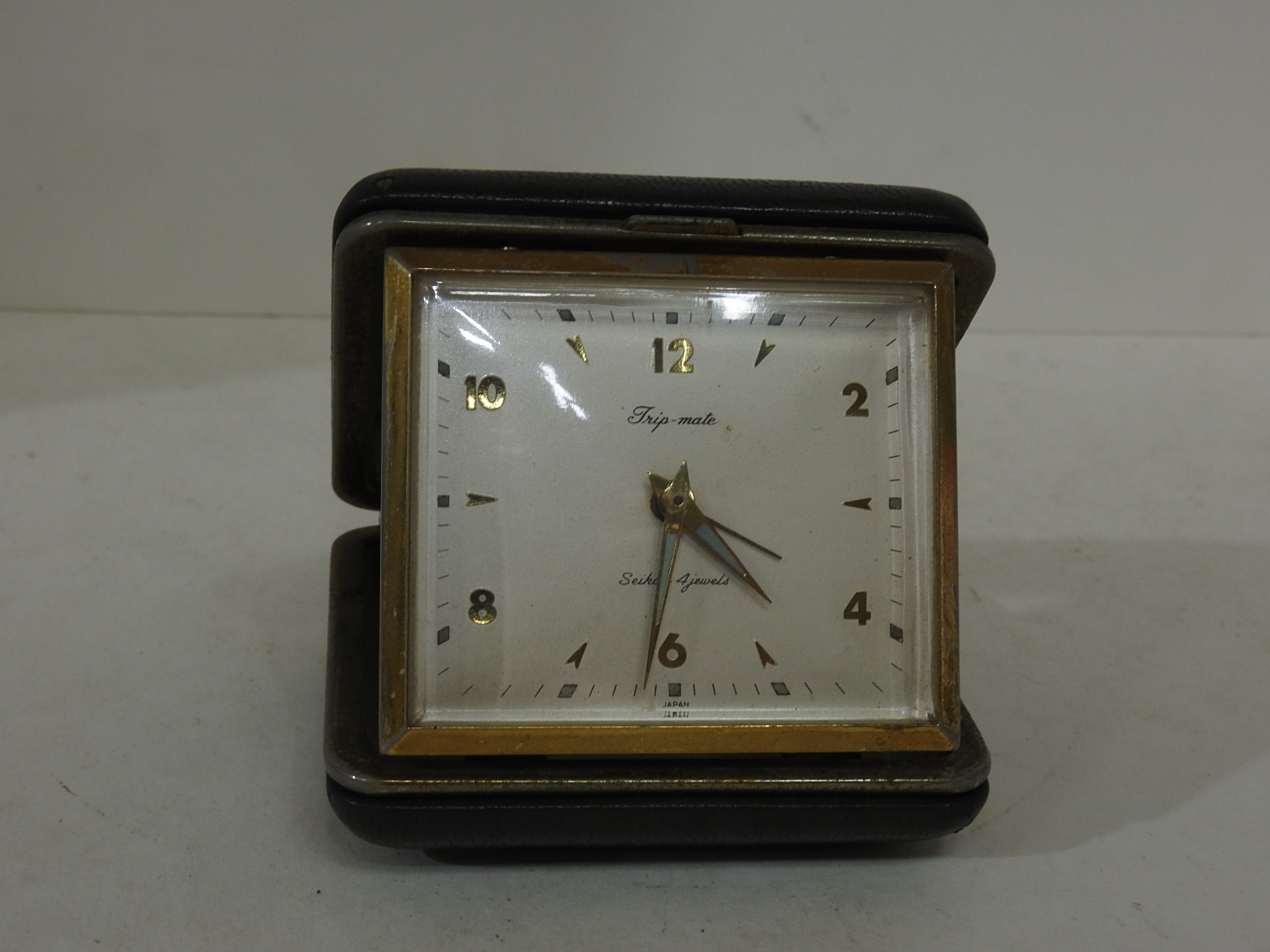 오래된 휴대용 탁상시계