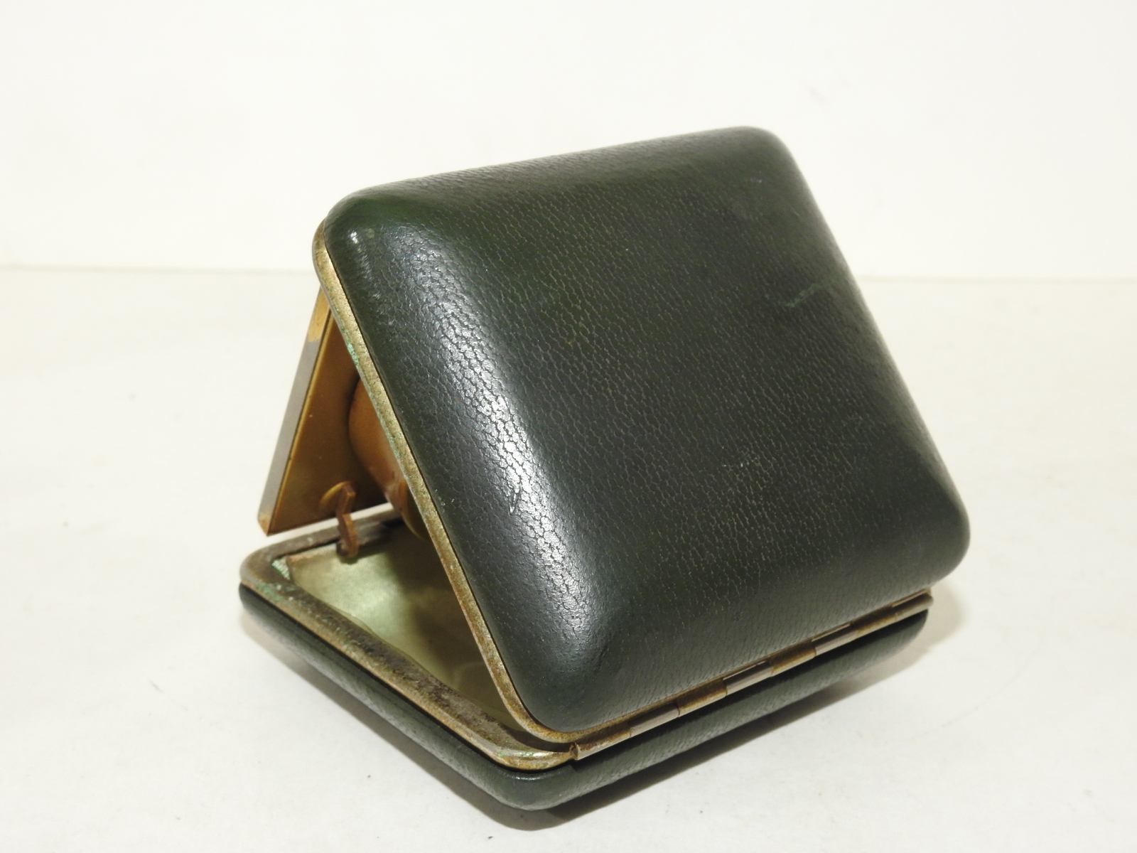 오래된 휴대용 탁상시계