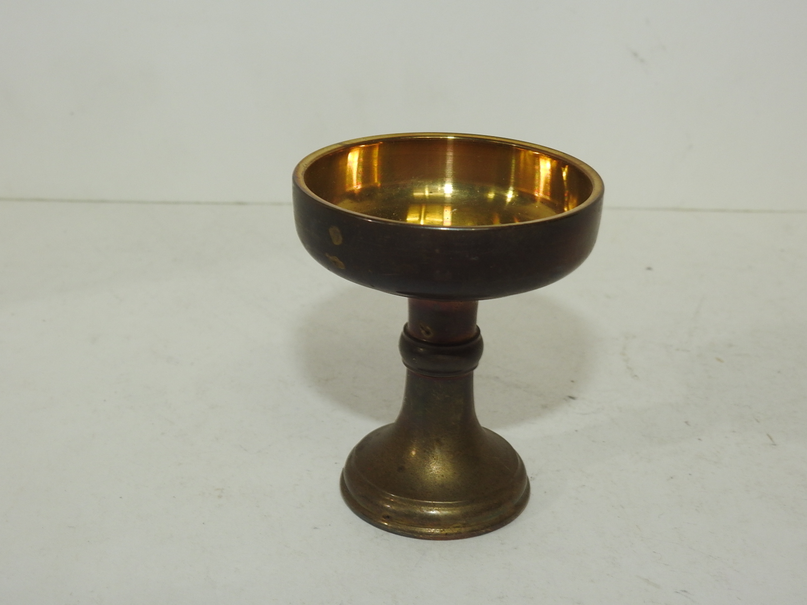 청동으로된 굽다리 향완