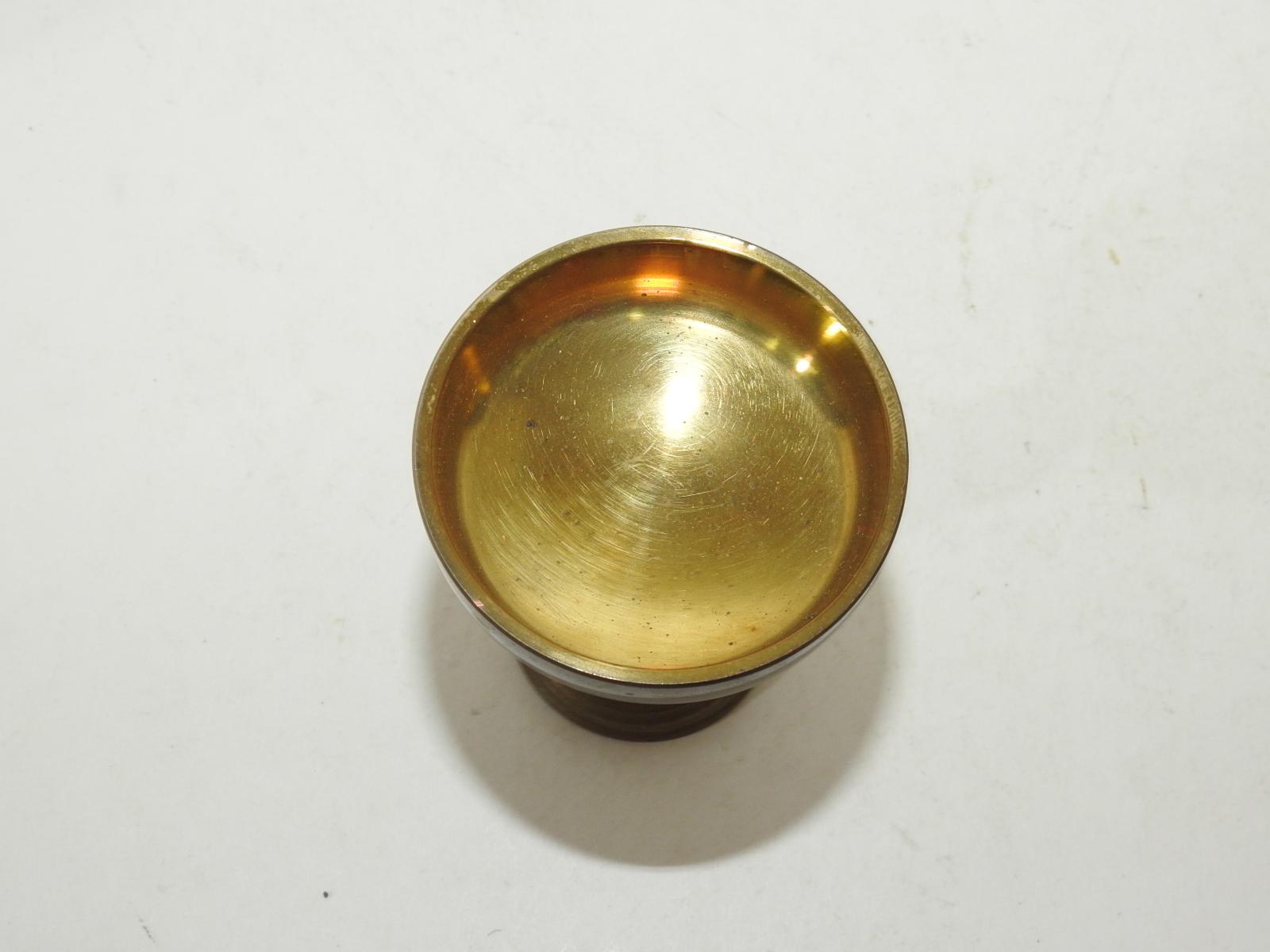 청동으로된 굽다리 향완