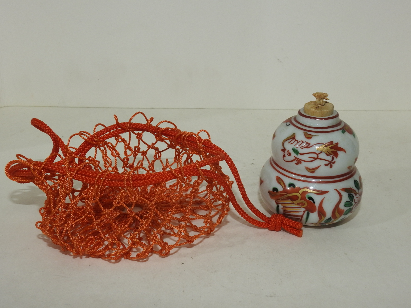 연대가좋은 진사백자화문 로리형 차호