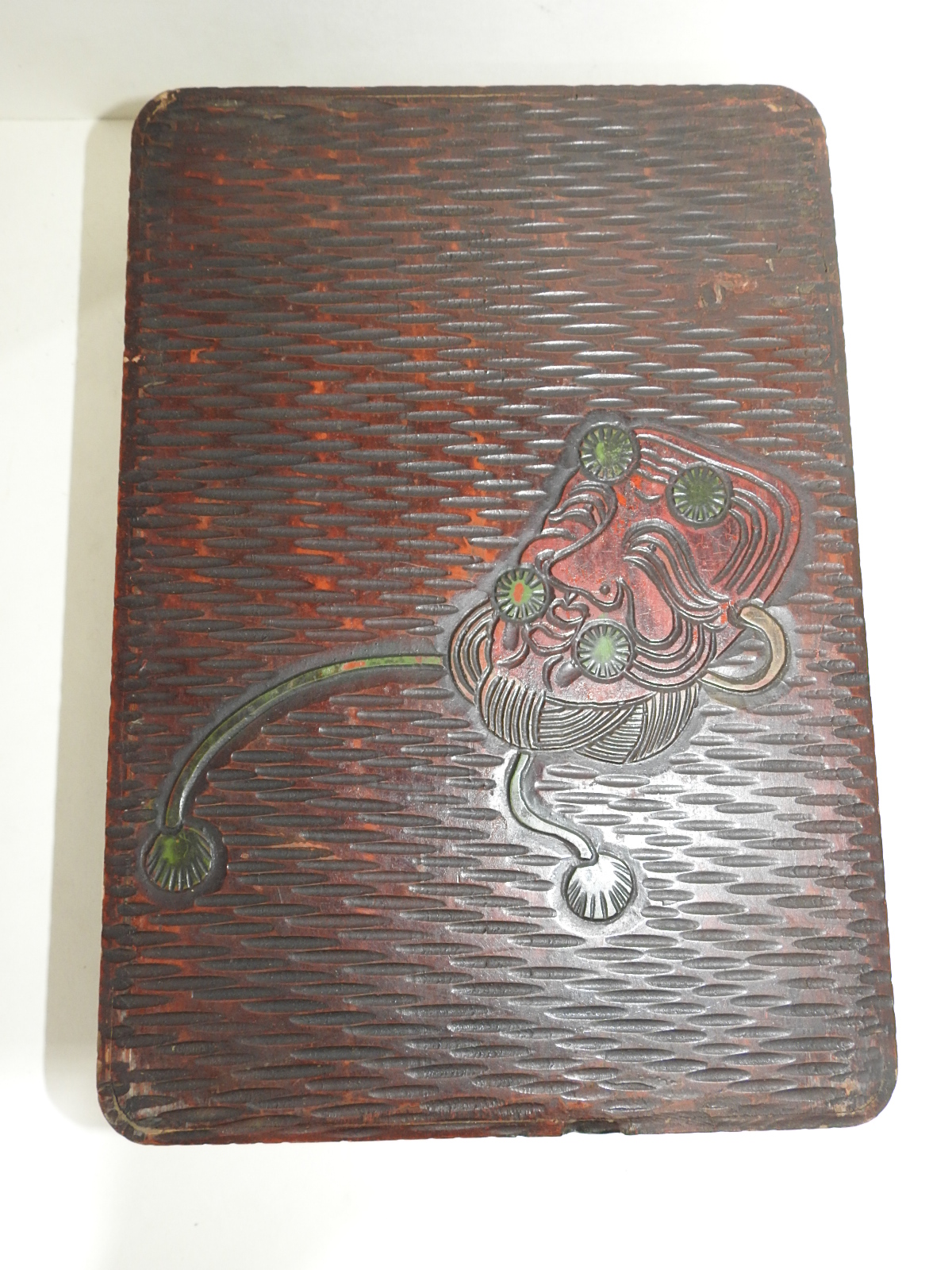 연대가좋은 나무로된 탈이 조각된 함